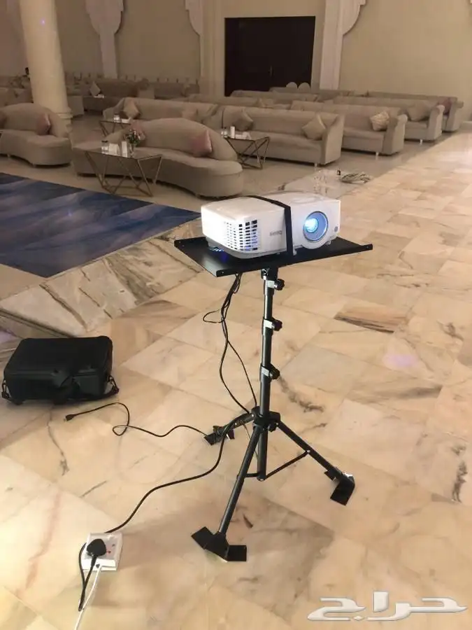 بروجكتر وشاشة عرض للإيجار مناسبة لمشاهدة المباريات وغيرها 7