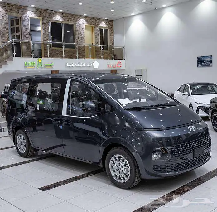 هيونداي _ ستاريا _ 11 راكب _ بنزين _ 2025 _ عرض نهايه العام 1