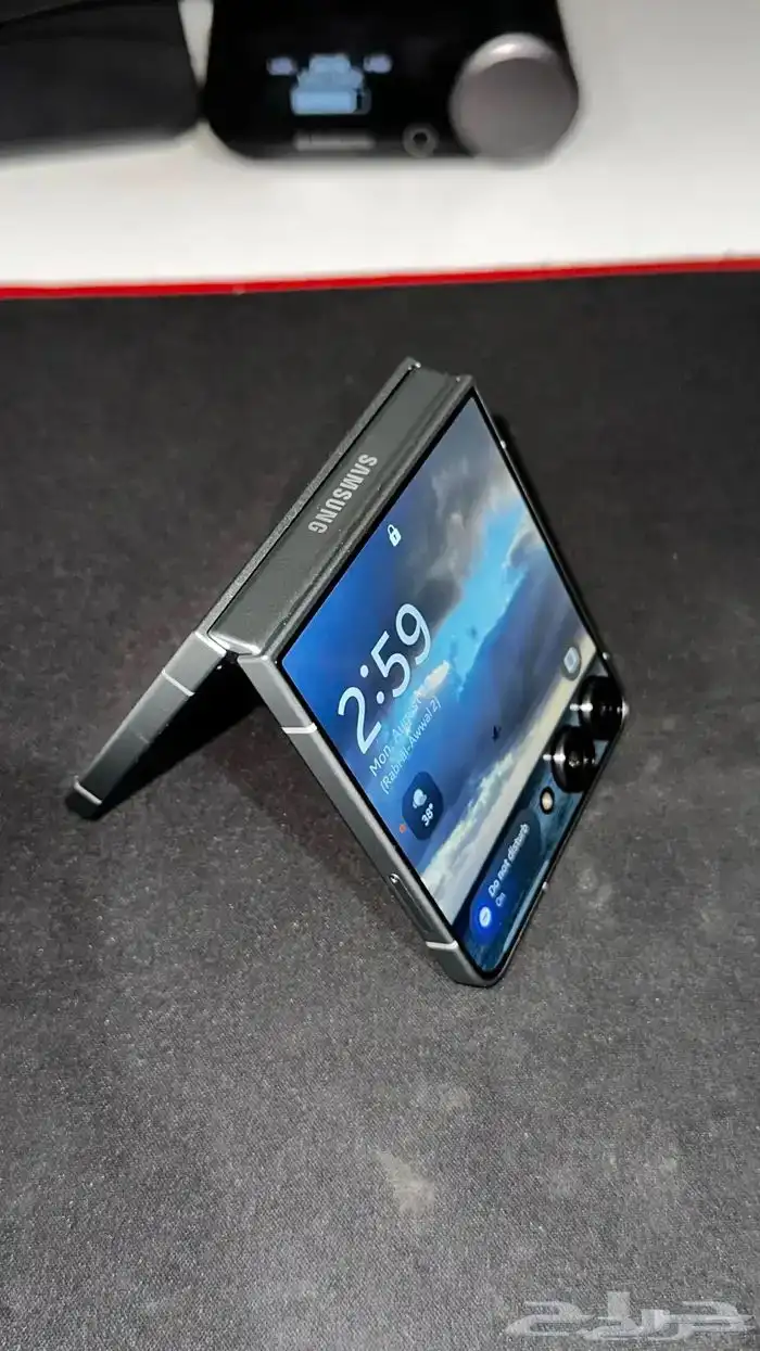 لمحبي السامسونج جوال زد فلب 7 0