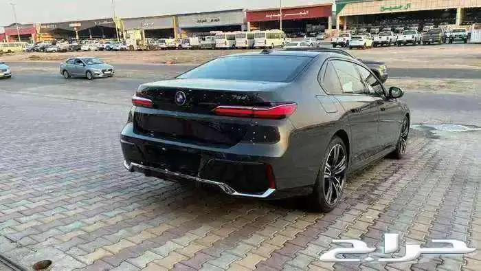 بي أم دبليو 735i موديل 2026 فل كامل أند فجول جديد M Kit 6