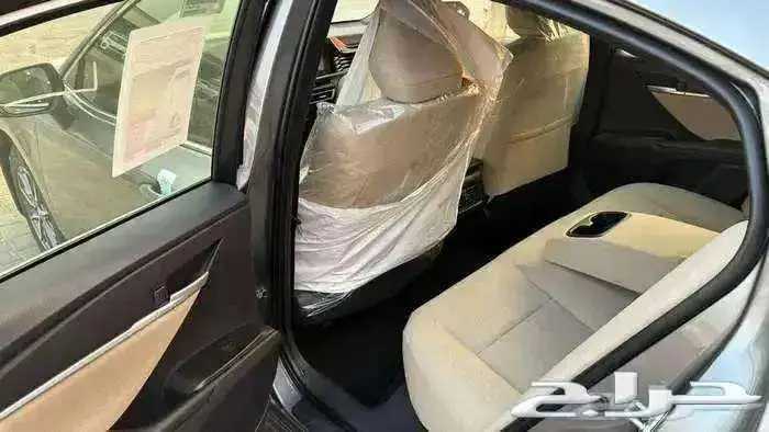 تويوتا كامري 2025 بنزين استاندر 10