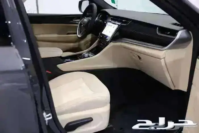 جيب جراند شيروكي لاريدو 2025 5