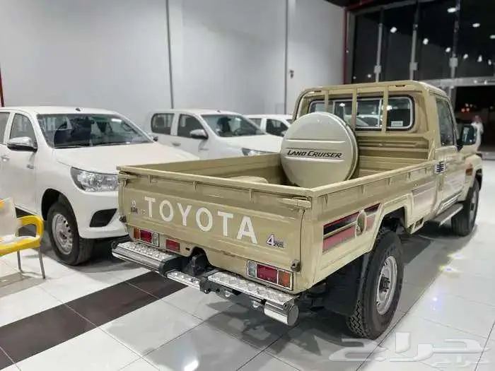 تويوتا شاص سلق بريمي قير اتوماتيك بنزين دفلك 2025 فل 4