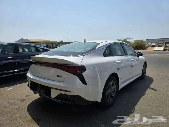 كيا K5 استاندر شاشة ومفتاح 2025 1