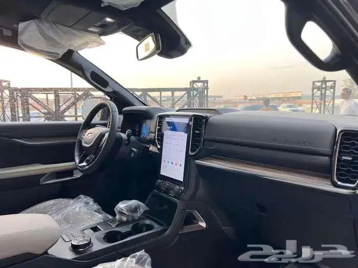 فورد ايفريست لميتد موديل 2025. 5