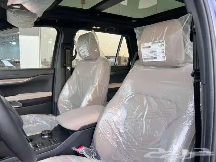 فورد ايفريست لميتد موديل 2025. 6