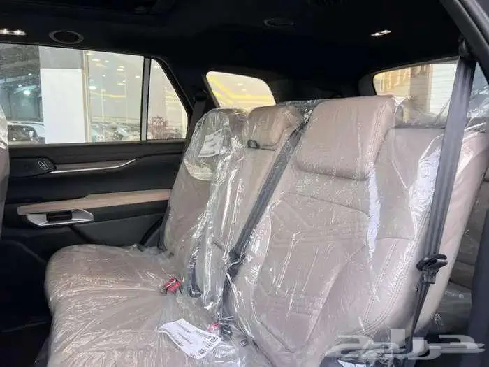 فورد ايفريست لميتد موديل 2025. 9