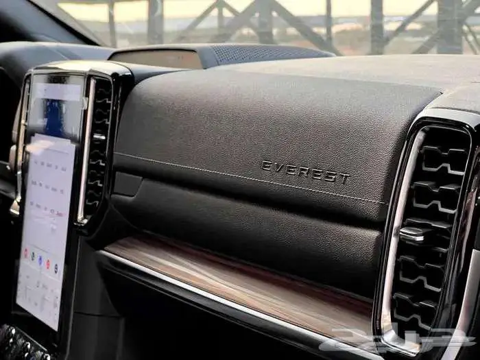 فورد ايفريست لميتد موديل 2025. 14