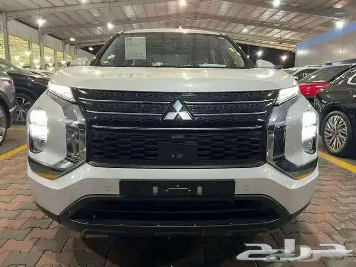 ميتسوبيشي اوتلاندر ستاندر ابيض 2025 5 راكب بأقل الاسعار 0