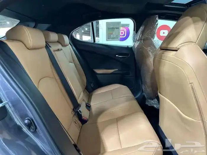 لكزس UX 300 هايبرد 2024 AH 11