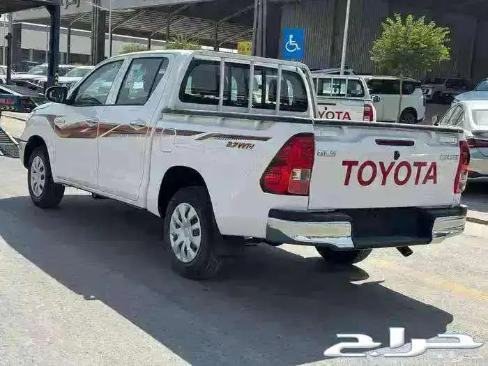 هايلوكس توماتيك بنزين 2025 بريمي كاش واقساط 4