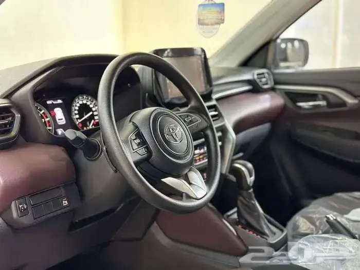 تويوتا اوربان GL استاندر 2026 10