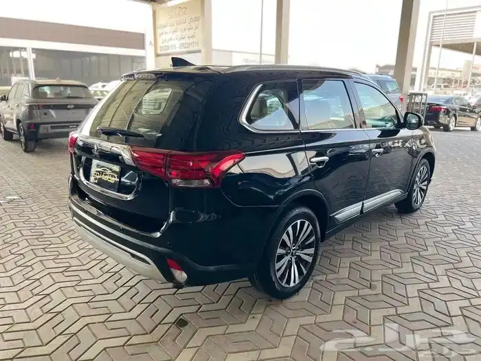 ميتسوبيشي اوتلاندر 2019 فل كامل ماشي 168 الف 3