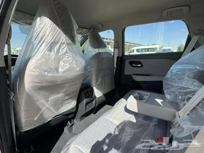 اكس تريل ستاندرد 5 مقاعد 2026 8