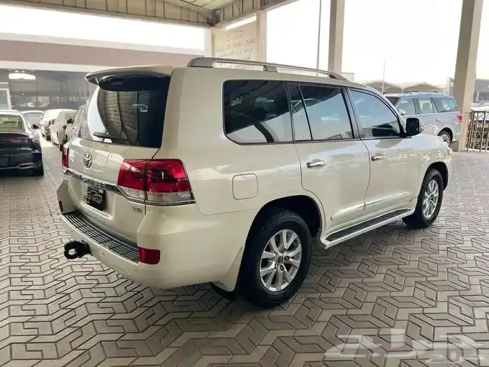 تويوتا لاندكروزر 2016 سعودي فل كامل ماشي 153 الف 3