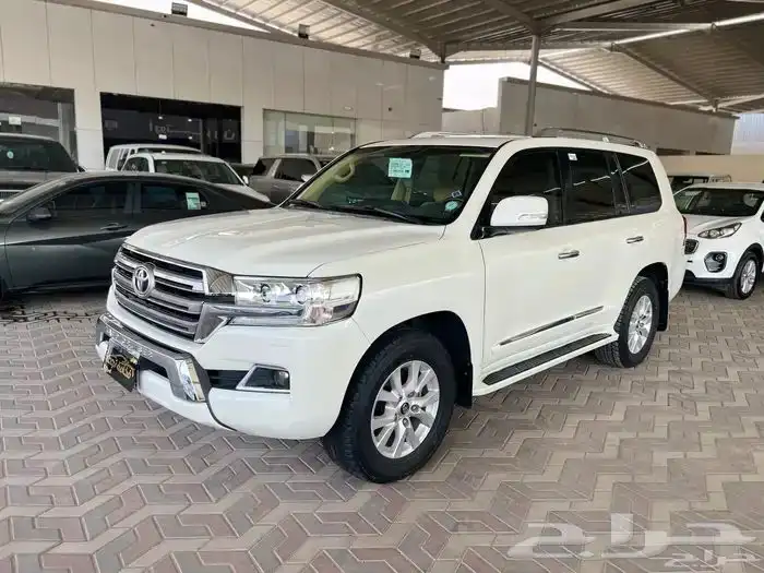 تويوتا لاندكروزر 2016 سعودي فل كامل ماشي 153 الف 2