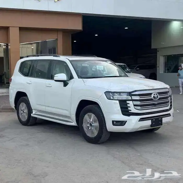 تويوتا لاندكروزر GXR2 2025 1