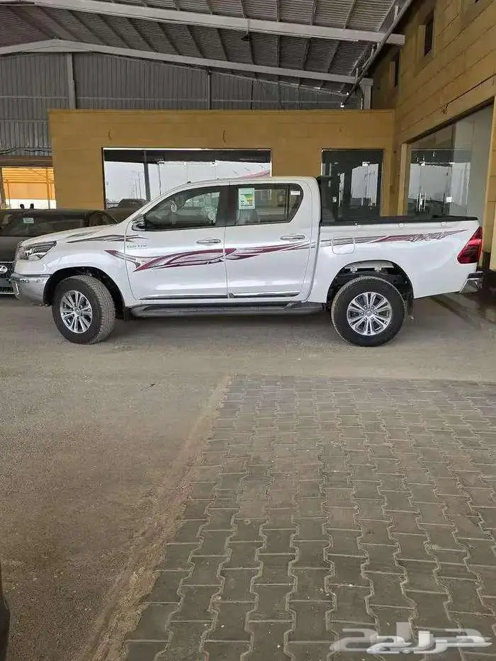 هايلوكس S -GLX غمارتين فل بنزين جير عادي 2025 لدى الحسن 0