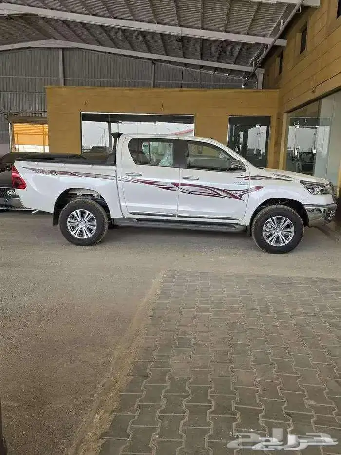 هايلوكس S -GLX غمارتين فل بنزين جير عادي 2025 لدى الحسن 3