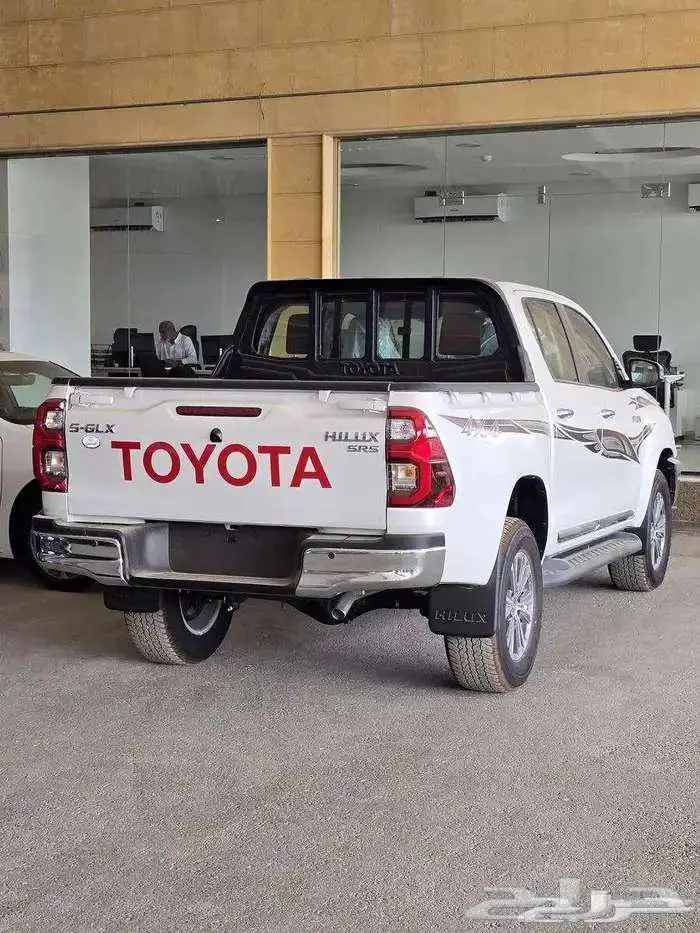 هايلوكس S -GLX غمارتين فل بنزين جير عادي 2025 لدى الحسن 2