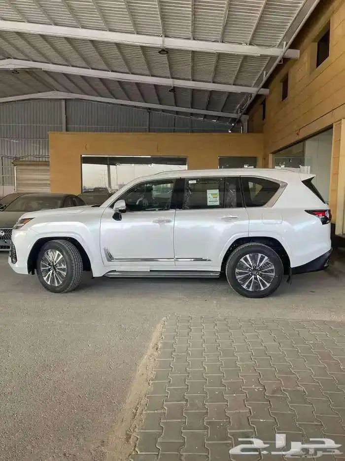 لكزس LX600 فئه AA خليجي 2025 متوفر لدى الحسن 1