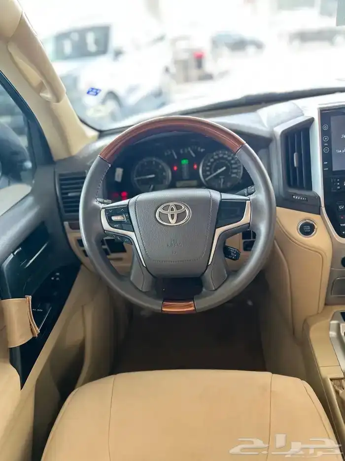 تويوتا لاندكروزر 2016 سعودي فل كامل ماشي 153 الف 6