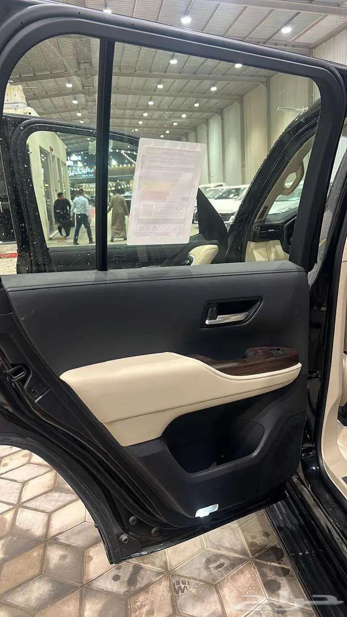 تويوتا لاند كروزر 2025 خليجي تنفس طبيعي كاش واقساط بنوك 9