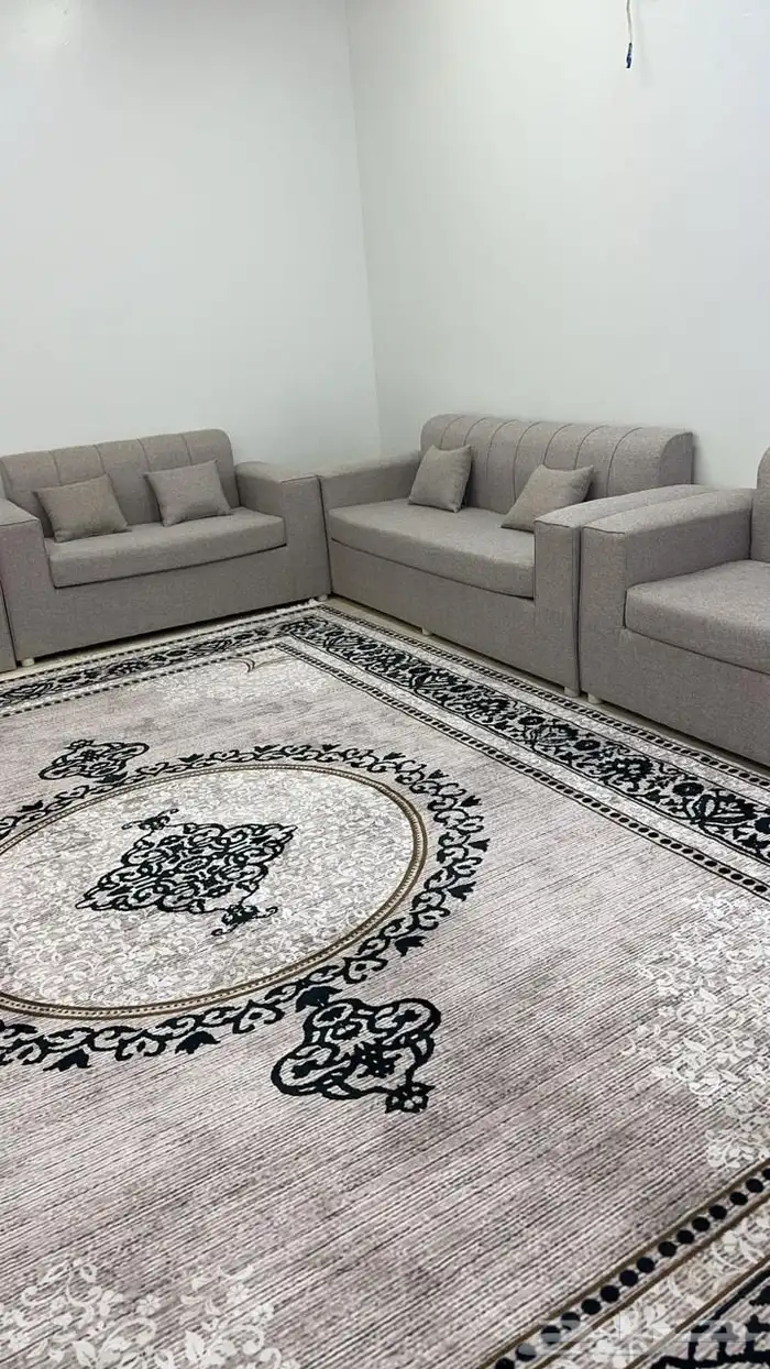 خمس قطع و طاوله جانبيه بالخدادات .. بدون 1