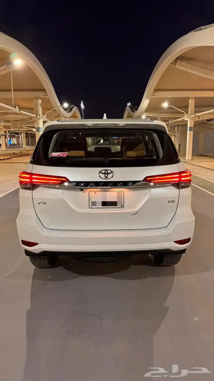 فورتشنر VX V6 دبل ابيض وكالة 3
