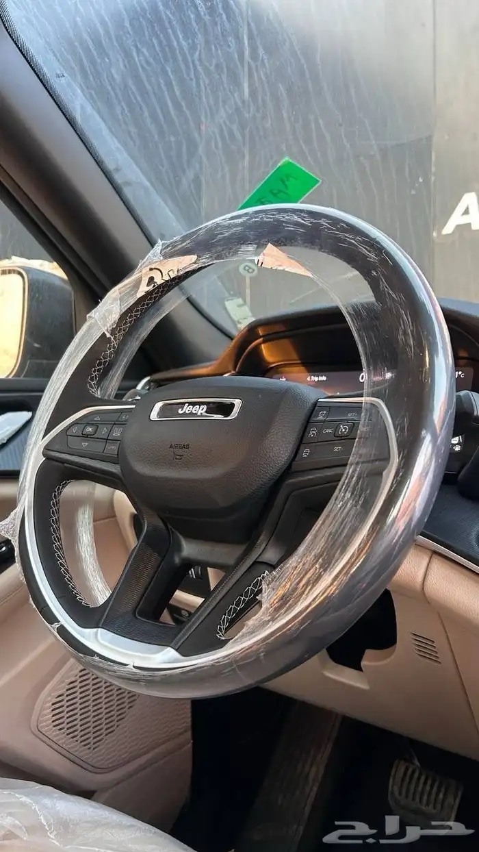 جيب جراند شيروكي لاريدو 2025 لدى شركة عبدالمجيد الخضر 8
