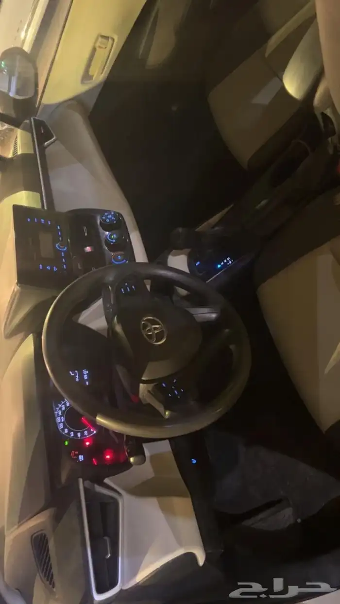 كورولا 2021 اللون ابيض للبيع 6