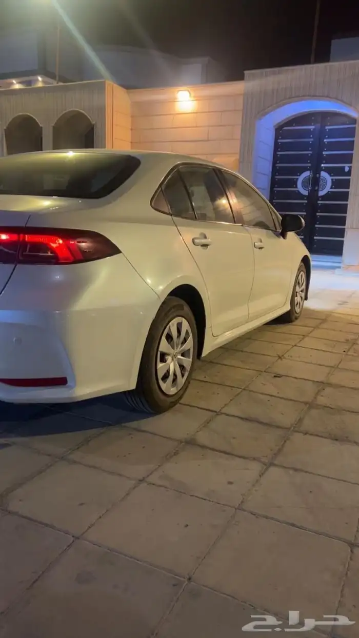 كورولا 2021 اللون ابيض للبيع 1