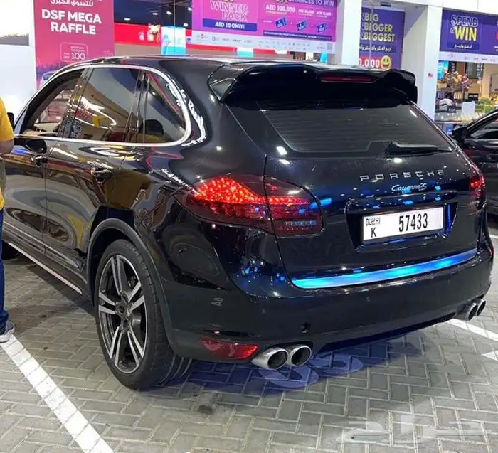 بورش كايين 2012 اسود لوحات دبي 3