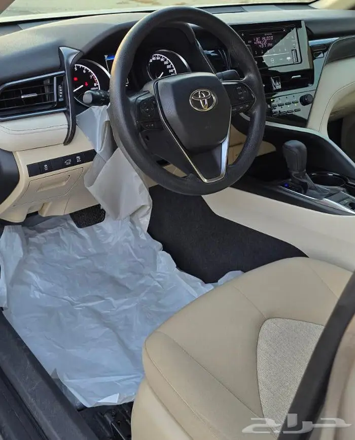 كامري LE موديل 2022 لون رمادي 2