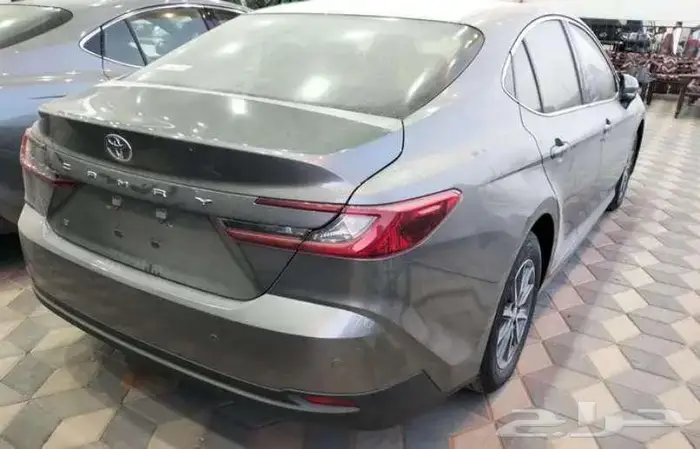 تويوتا كامري E بنزين 2025 باقل سعر عروض نهاية العام 2