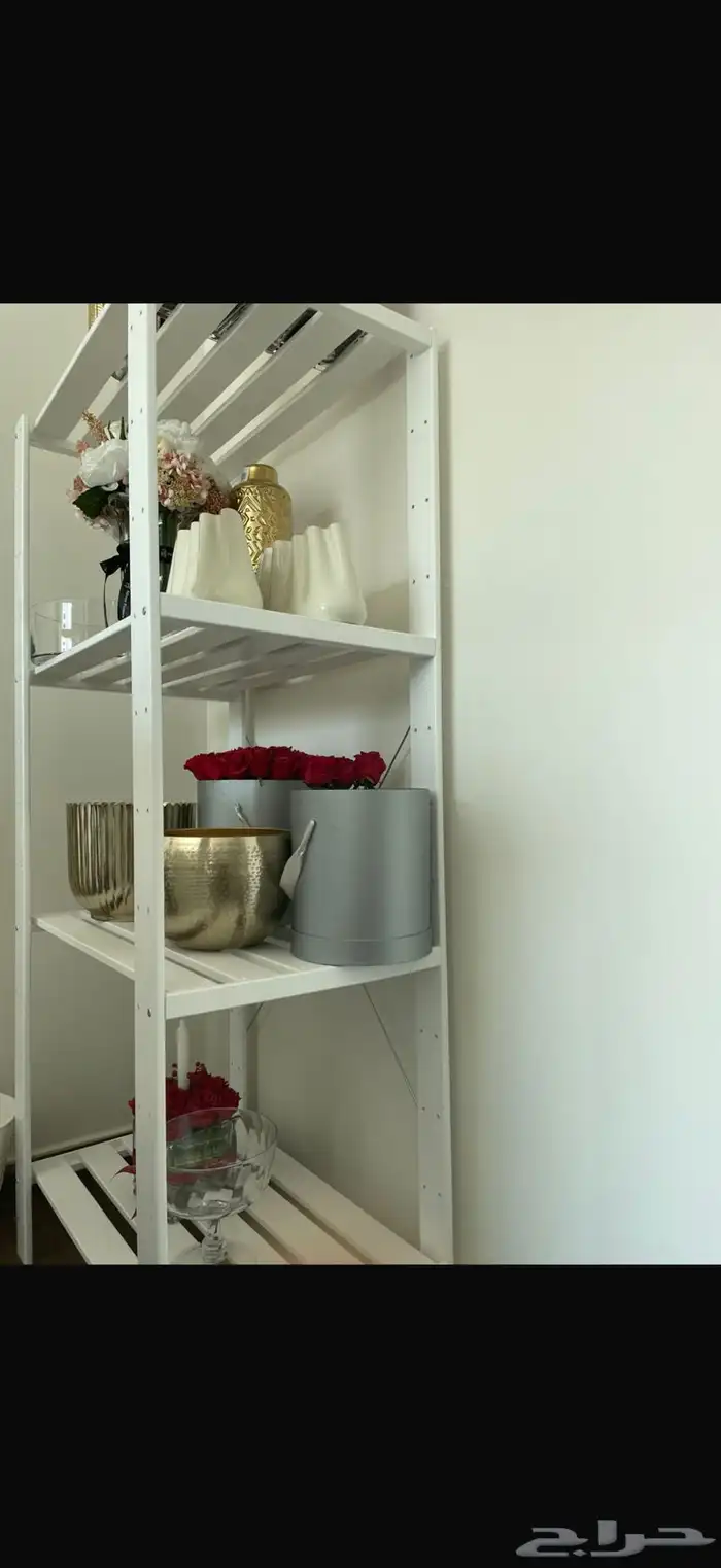 قطعتين رفوف تخزين خشب بحالة ممتازة جدا 1