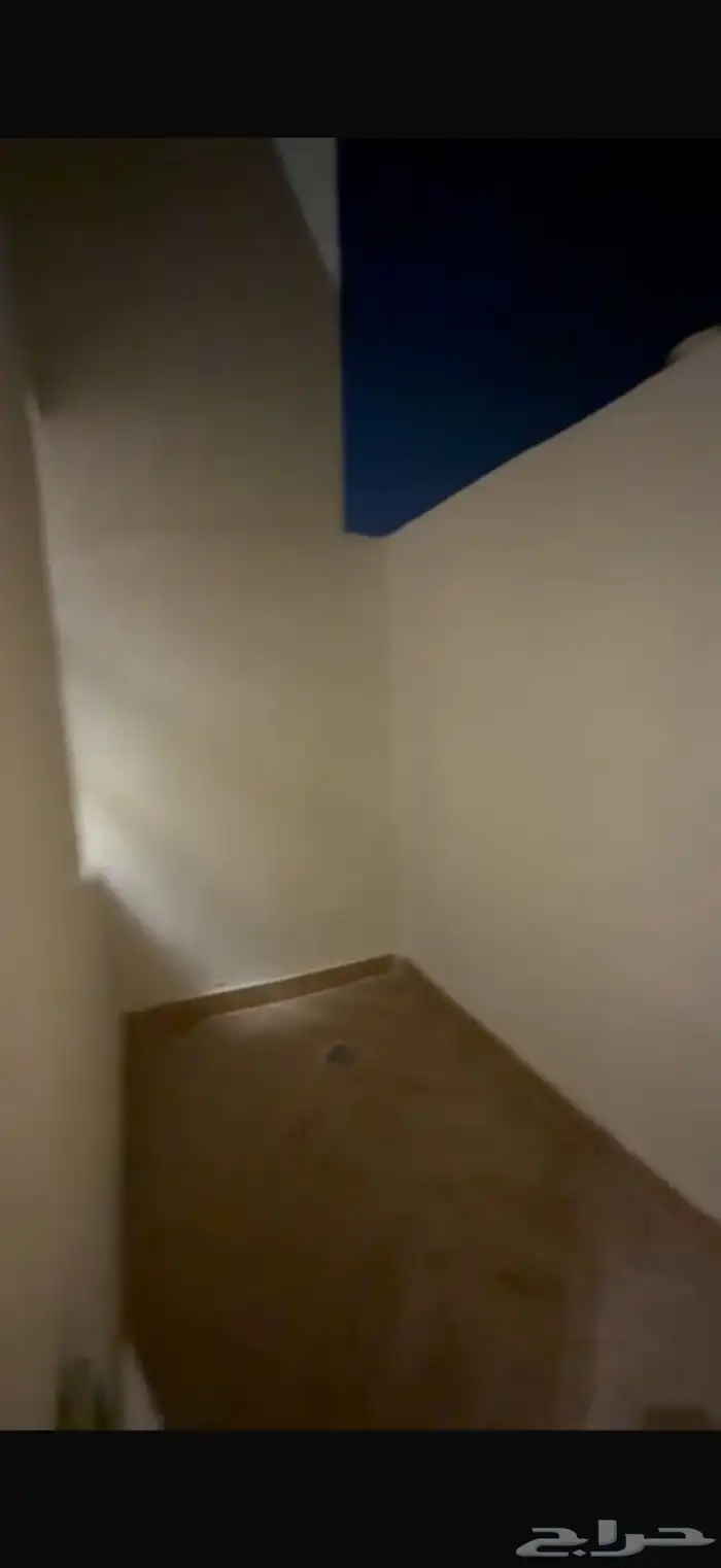 للبيع شقة بمدخلين في حي المرجان 8