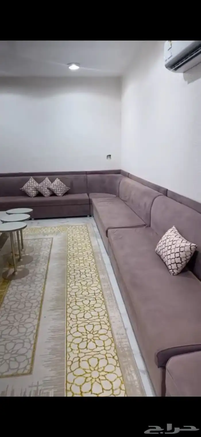 كنب ب500والطاوله جديده ببيعها ب650 1