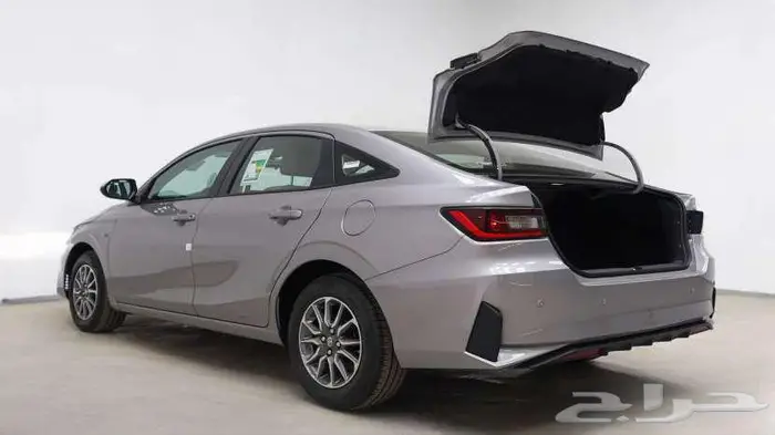 تيوتا ياريس ستاندر Y 2026 4