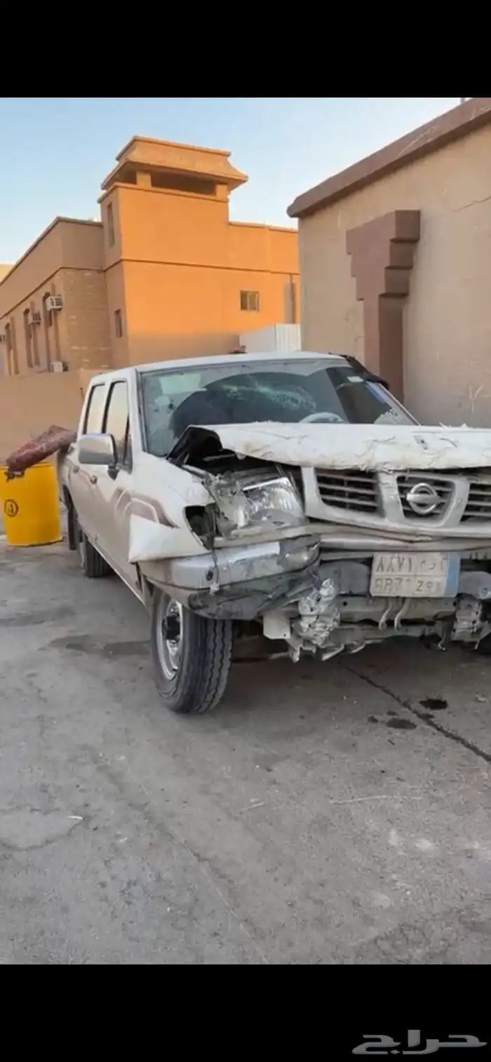 ددسن 2004 مصدومه للبيع ولا ادري وش فيها بالضبط بعد الحادث 1