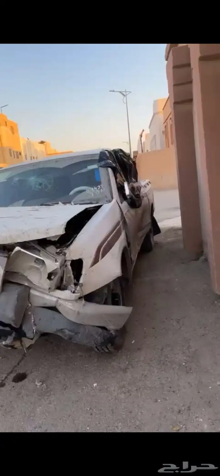 ددسن 2004 مصدومه للبيع ولا ادري وش فيها بالضبط بعد الحادث 0