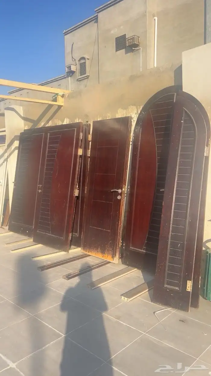 ابواب مستخدمه بحاله جيده سبب البيع تجديد الابواب لشكل احدث 4