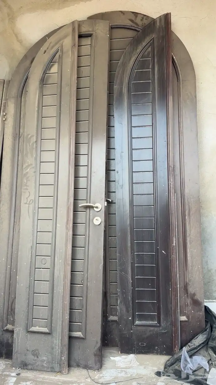 ابواب مستخدمه بحاله جيده سبب البيع تجديد الابواب لشكل احدث 1