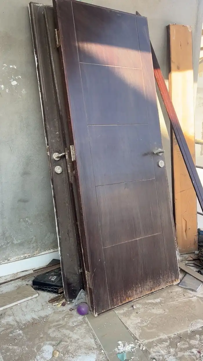 ابواب مستخدمه بحاله جيده سبب البيع تجديد الابواب لشكل احدث 3