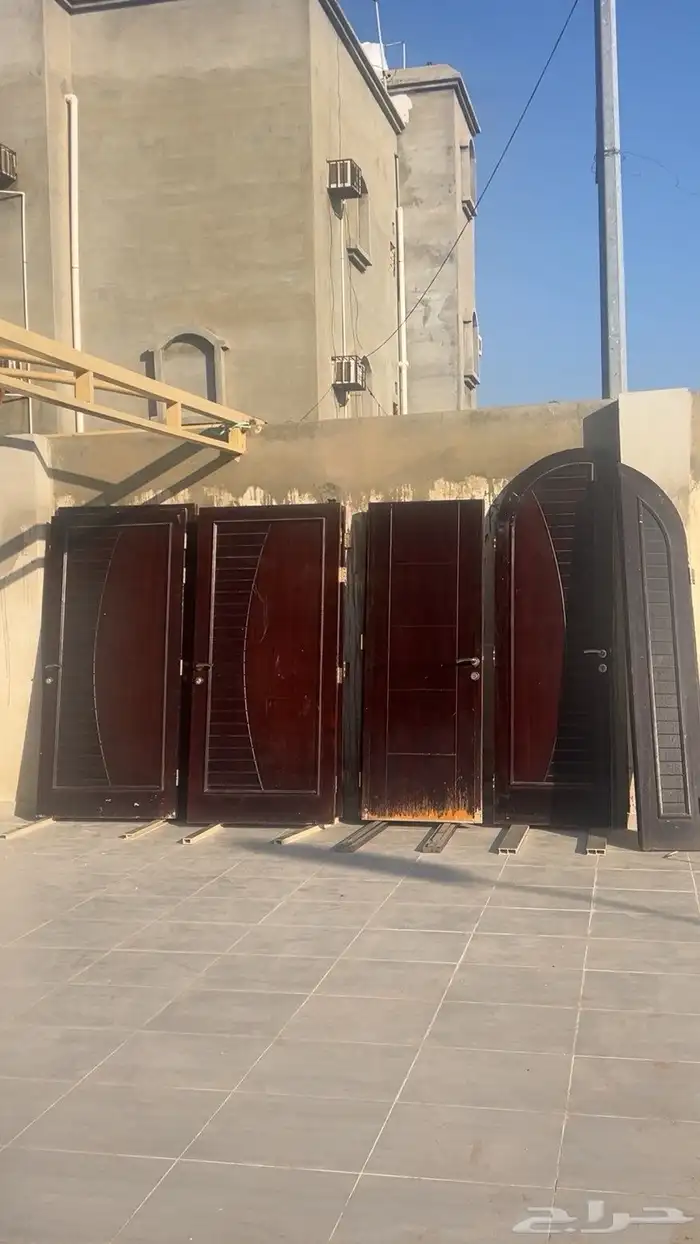 ابواب مستخدمه بحاله جيده سبب البيع تجديد الابواب لشكل احدث 5