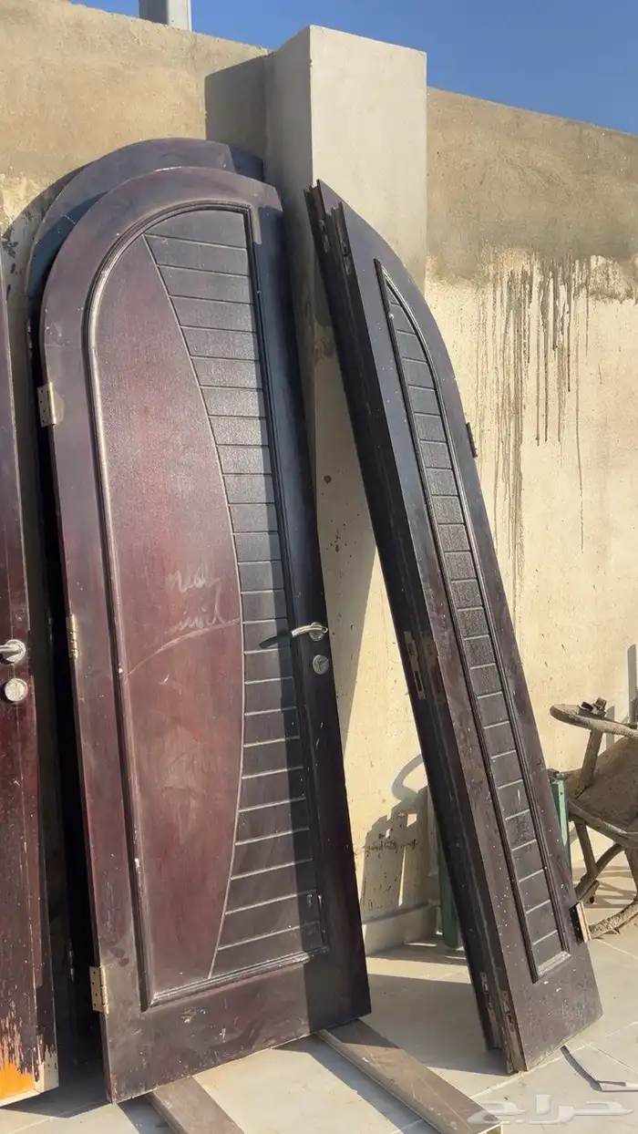 ابواب مستخدمه بحاله جيده سبب البيع تجديد الابواب لشكل احدث 2