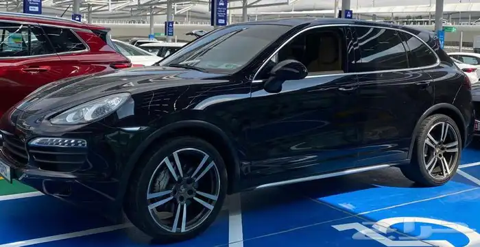 بورش كايين 2012 اسود لوحات دبي 1