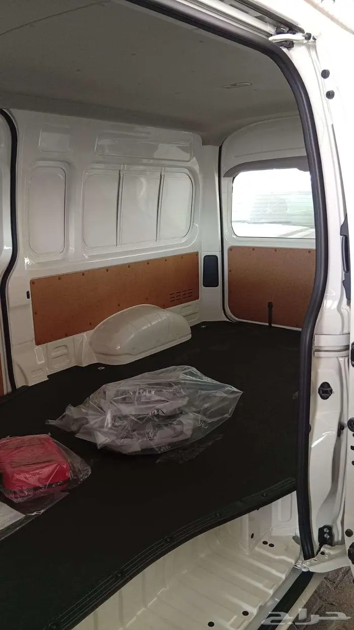 تويوتا هايس فان سقف عالي بنزين 2026 4