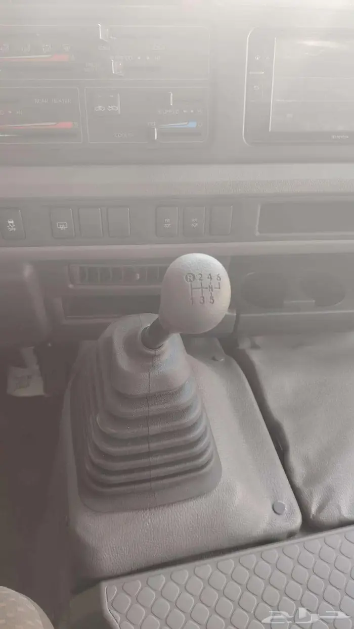 تويوتا باص كوستر 2025 بنزين 2.7 قير عادي 20 راكب COASTER 12