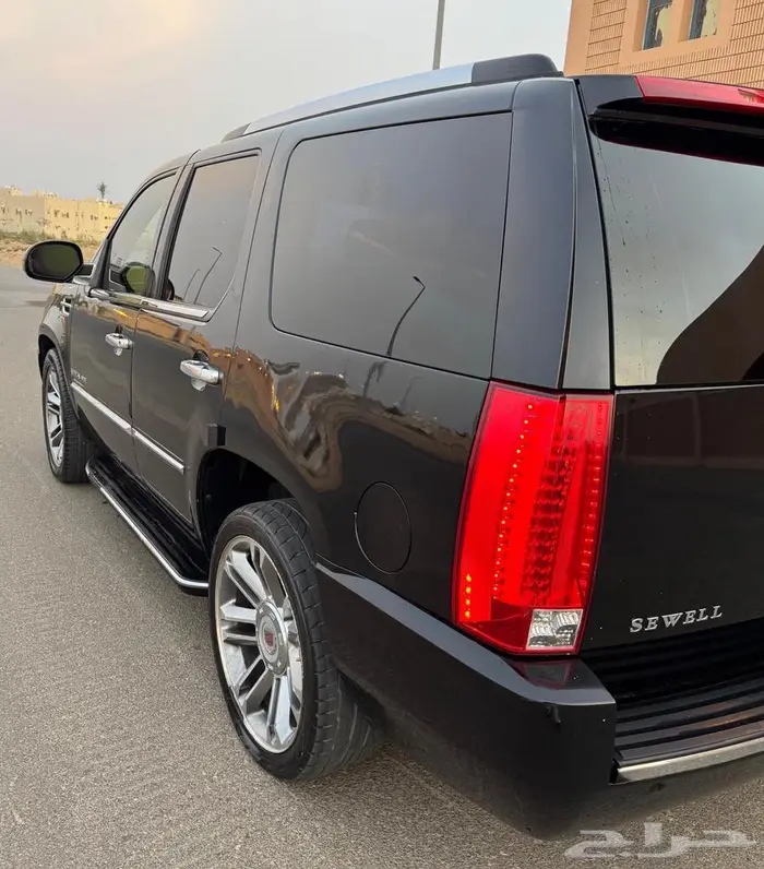 كادليلاك اسكاليد 18